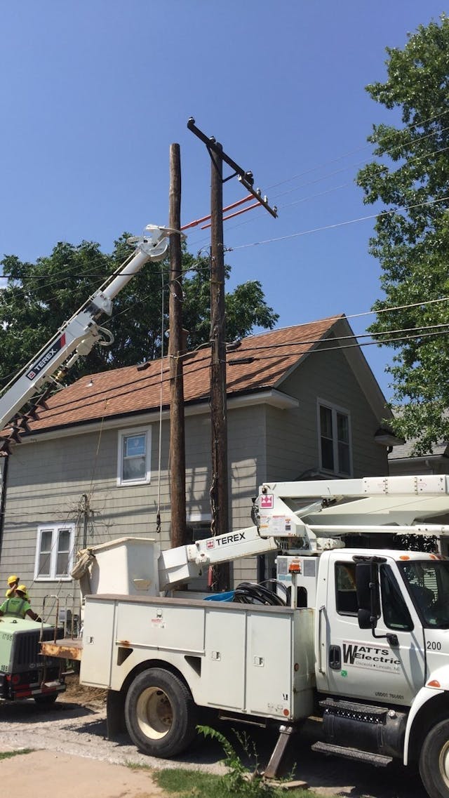 les-electrical-phone-pole-and-house